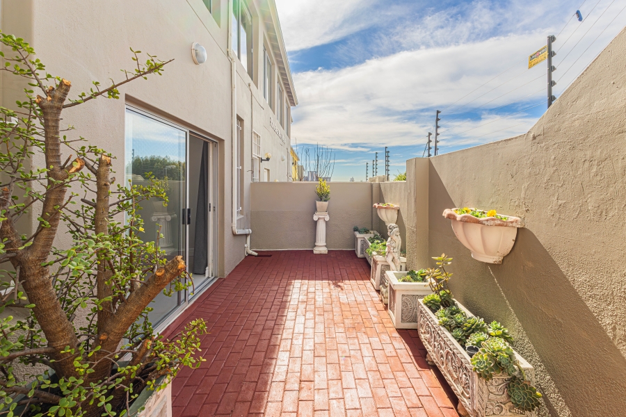 To Let 3 Bedroom Property for Rent in Green Point Western Cape
